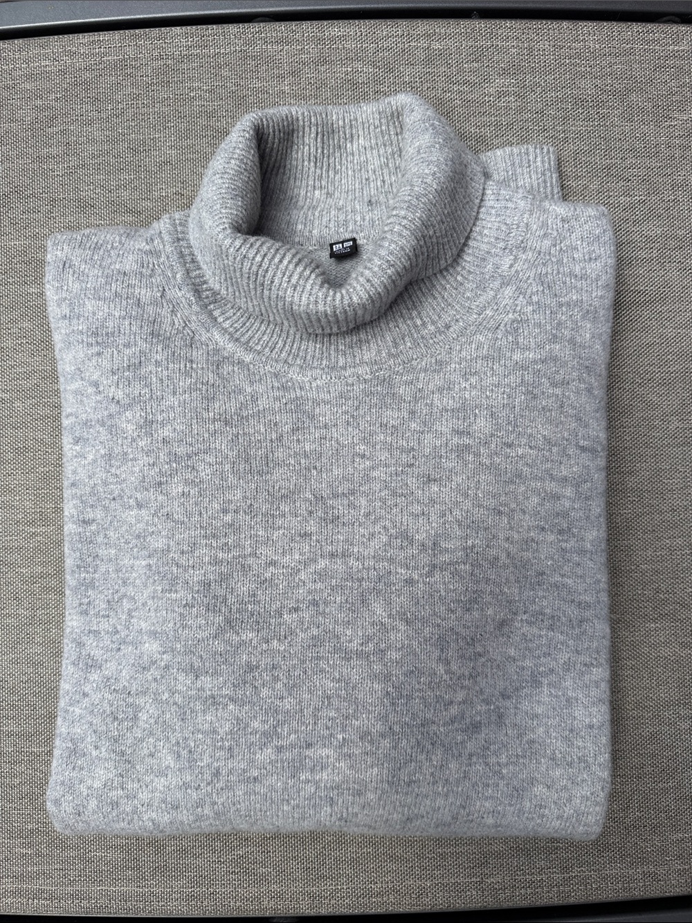 Uniqlo Gray Ribbed Knit Sweater -